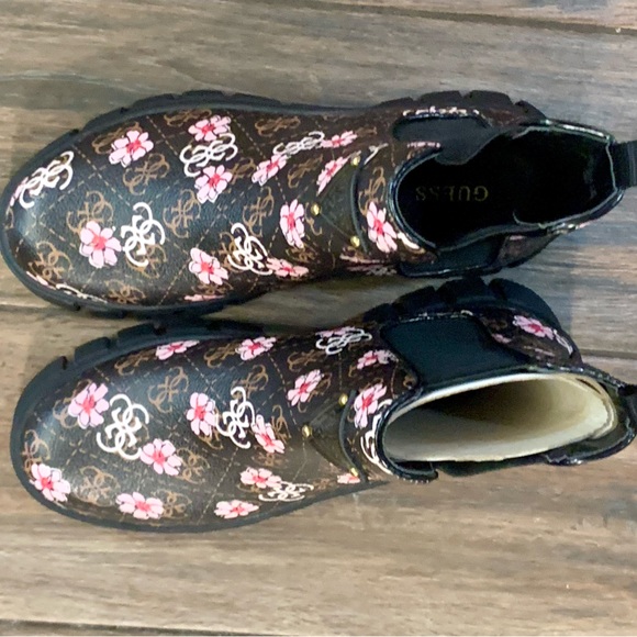 NWT Brand New Guess Size 7 Boots. Never worn adorable boots 💕 - Picture 3 of 5